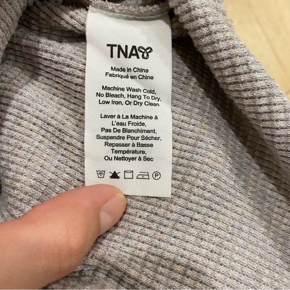 Aritzia | TNA Brown Waffle Knit Turtleneck 🤎 - Picture 3 of 5
